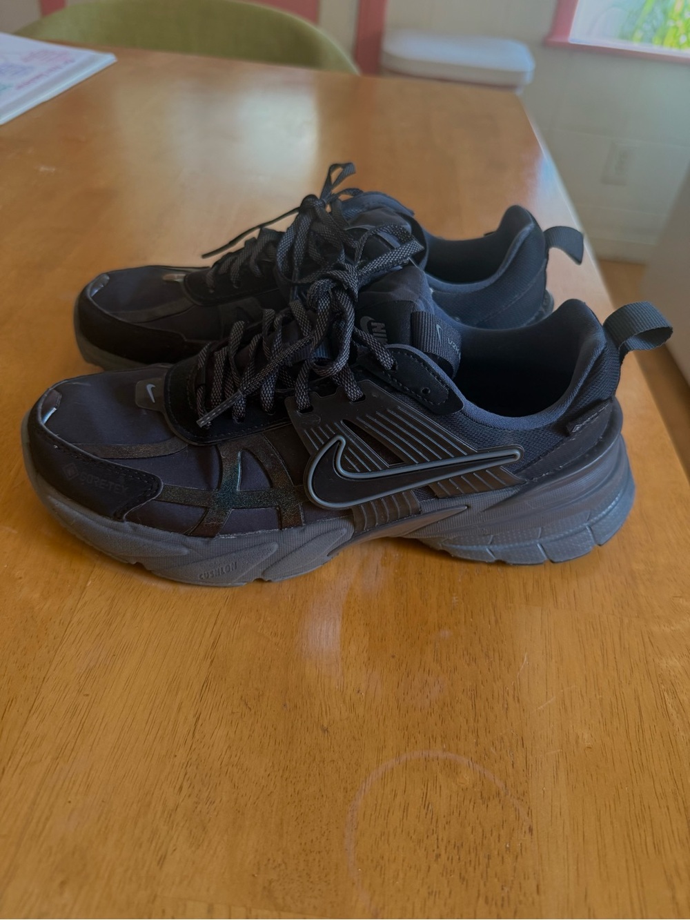 Nike V2K Run GORE-TEX – Black – Women’s 5.5 / EU 36